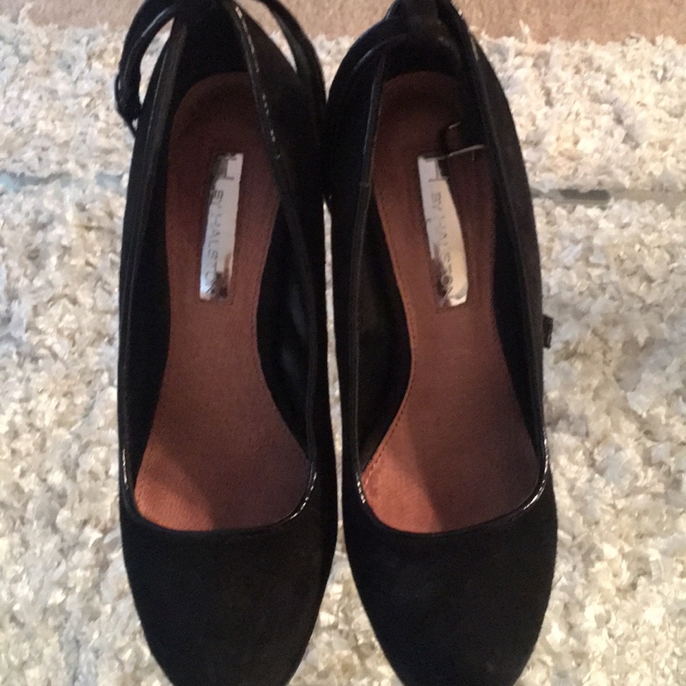 Black Platforms